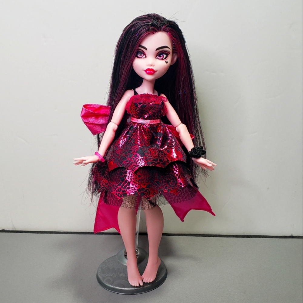 Monster Ball Draculaura Doll